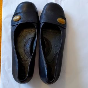 Born Black Comfy Kitten Heels Size 41